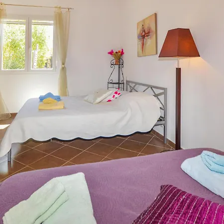 Ferienhaus Lovely In Linguizetta